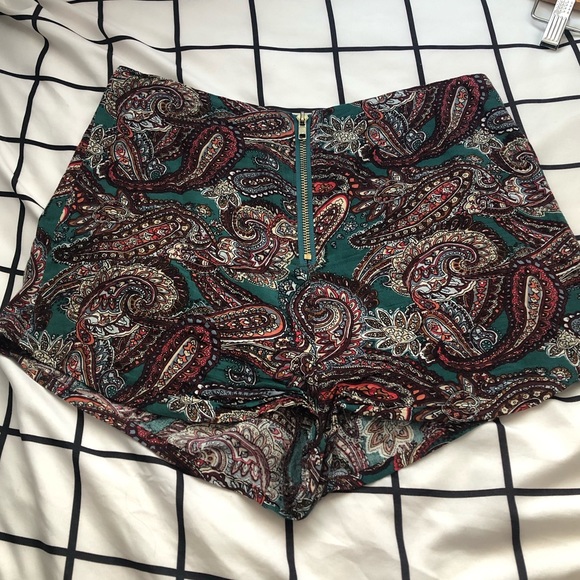 LF Pants - LF Paisley Soft Zip Up Shorts LF Pants - LF Paisley Soft Zip Up Shorts